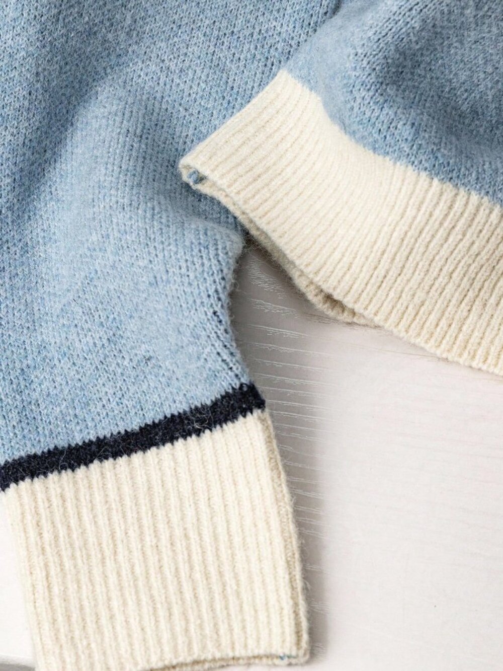 Blue And White Casual Women's Contrast Color Round Neck Cardigan - Picture 3 of 5
